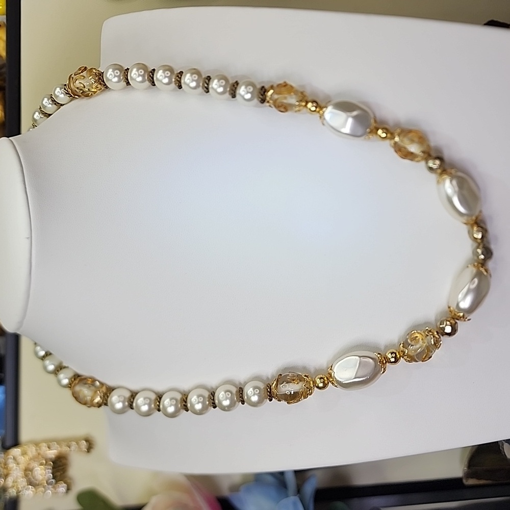 Elegant Gold Tone, Faux Pearl w Glass Beads Necklace - Picture 5 of 7